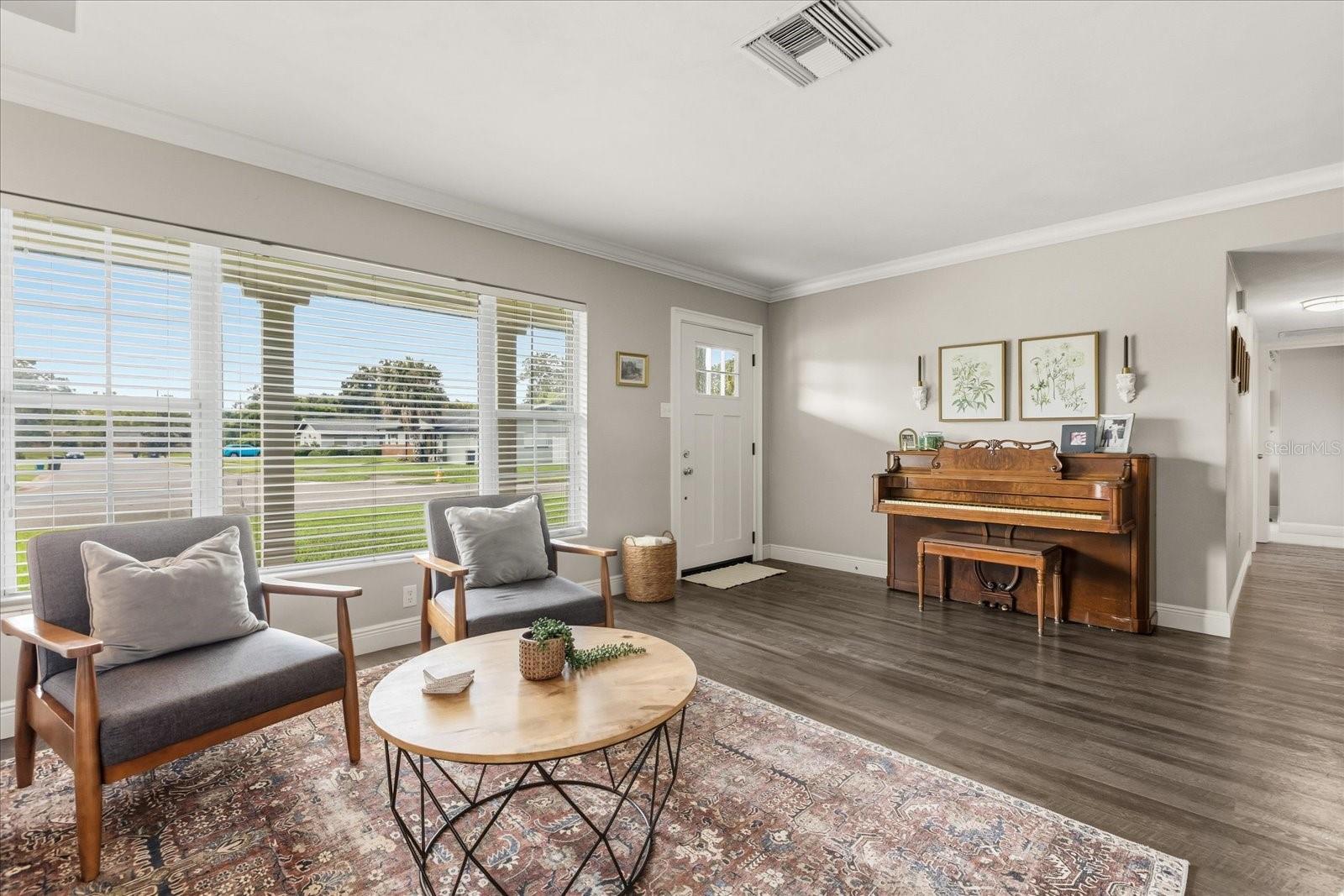 Image 3 of 28 For 517 Mason Street