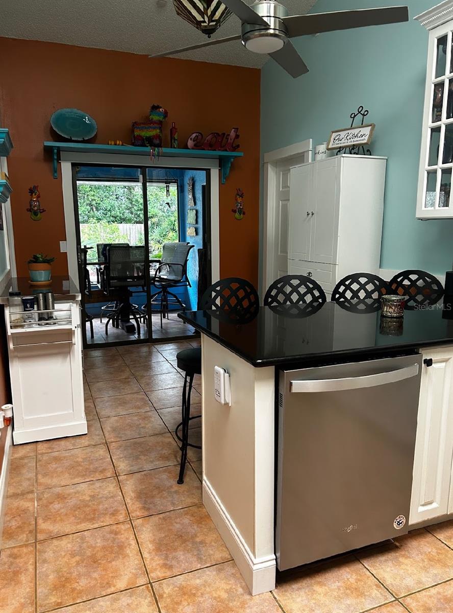 Image 13 of 25 For 356 Haverlake Circle