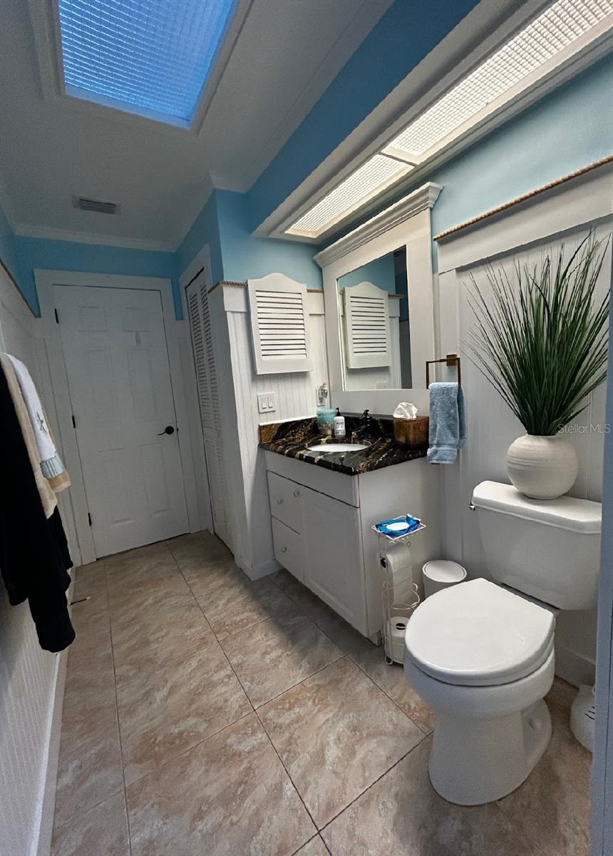 Image 14 of 25 For 356 Haverlake Circle