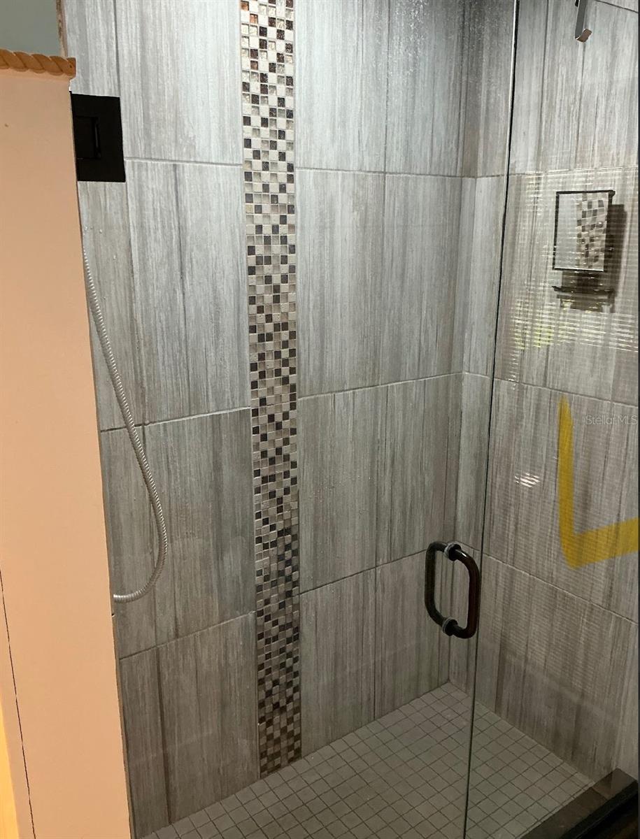 Image 16 of 25 For 356 Haverlake Circle