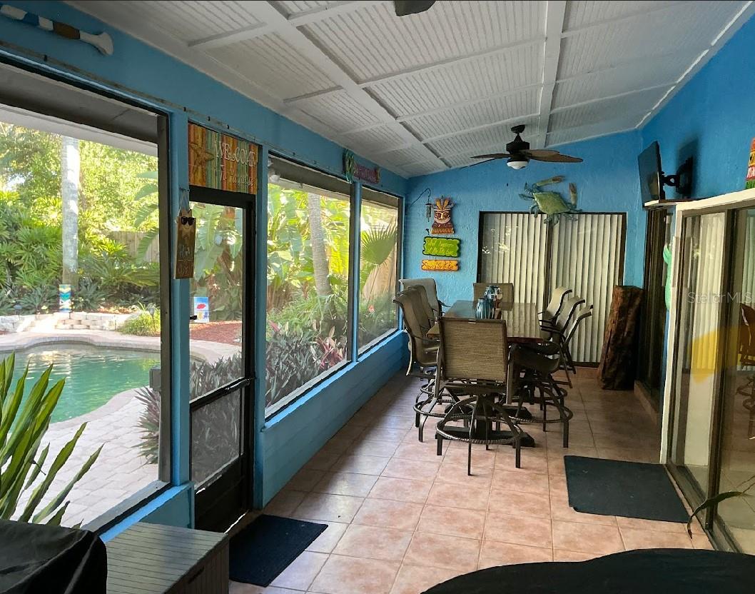 Image 17 of 25 For 356 Haverlake Circle