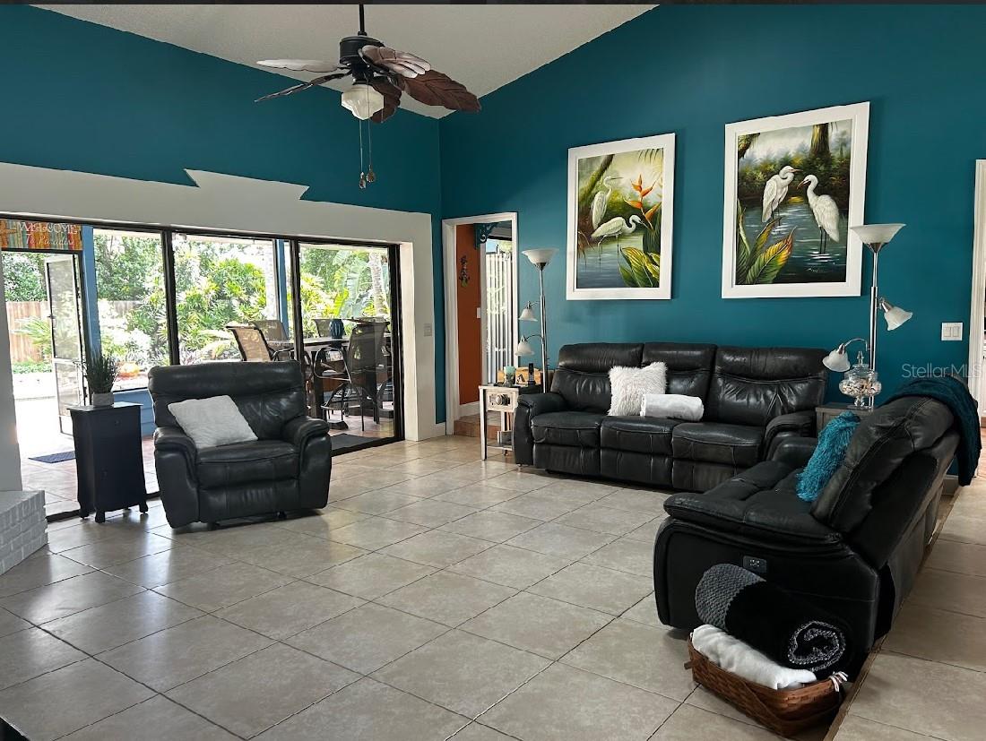 Image 2 of 25 For 356 Haverlake Circle