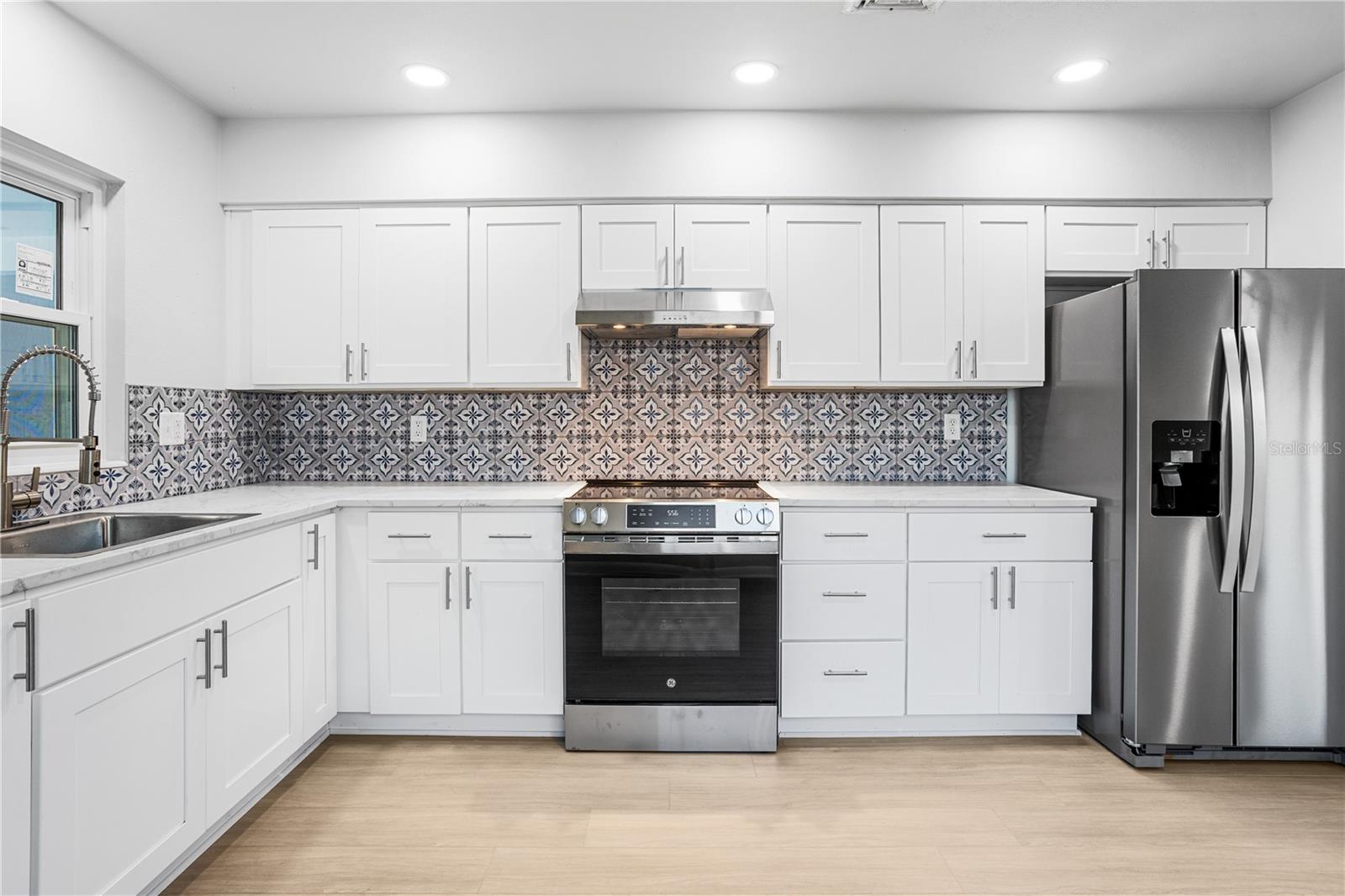 Image 5 of 26 For 769 Avenue Q Se