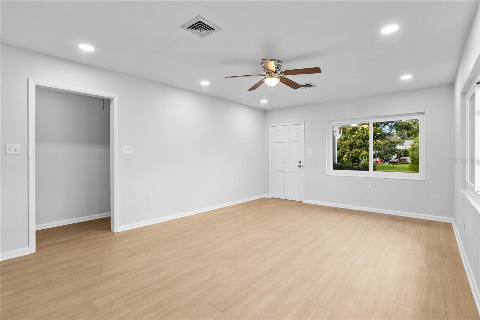 Image 7 of 26 For 769 Avenue Q Se