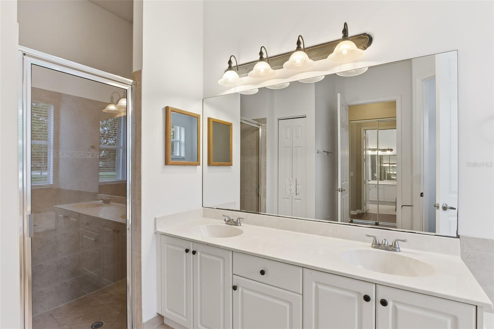 Image 19 of 44 For 9646 Savannah Estates Drive