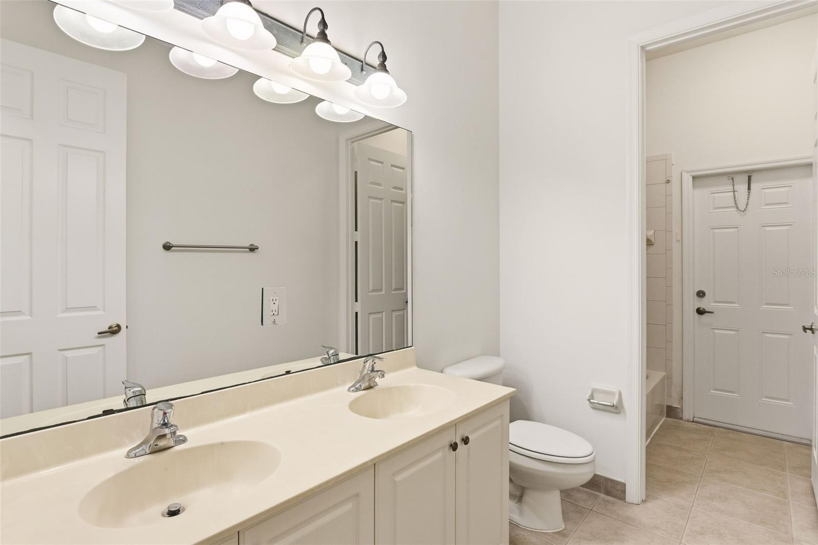 Image 33 of 44 For 9646 Savannah Estates Drive