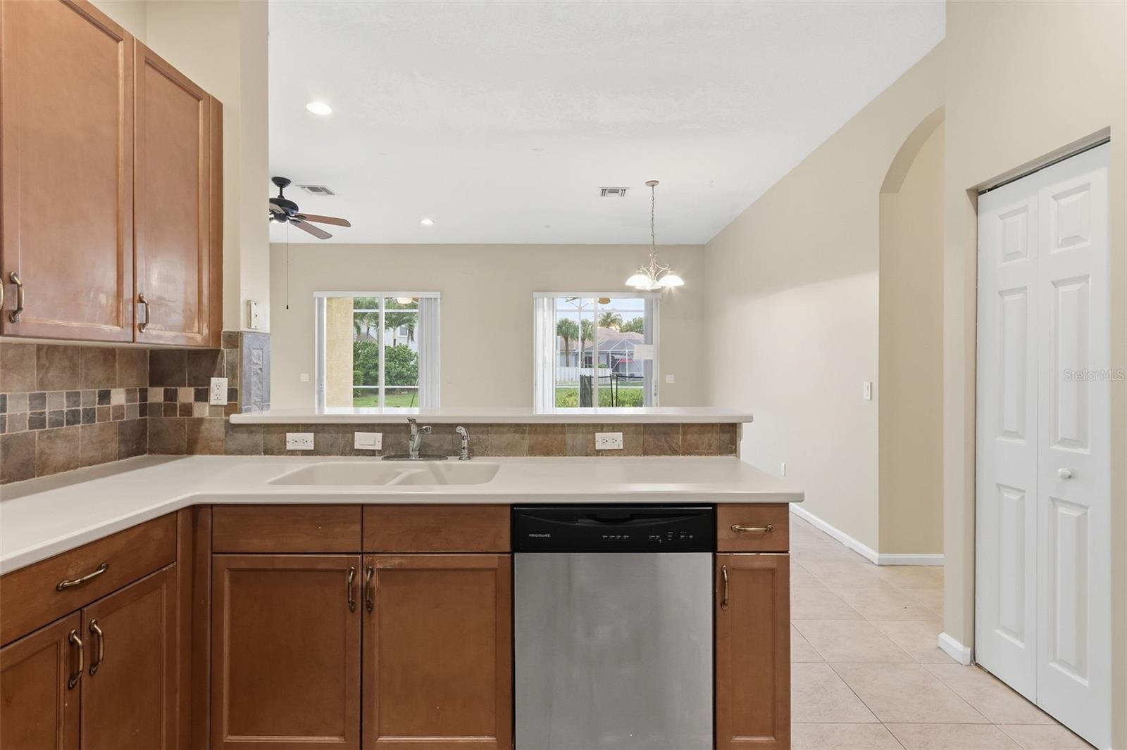 Image 5 of 44 For 9646 Savannah Estates Drive