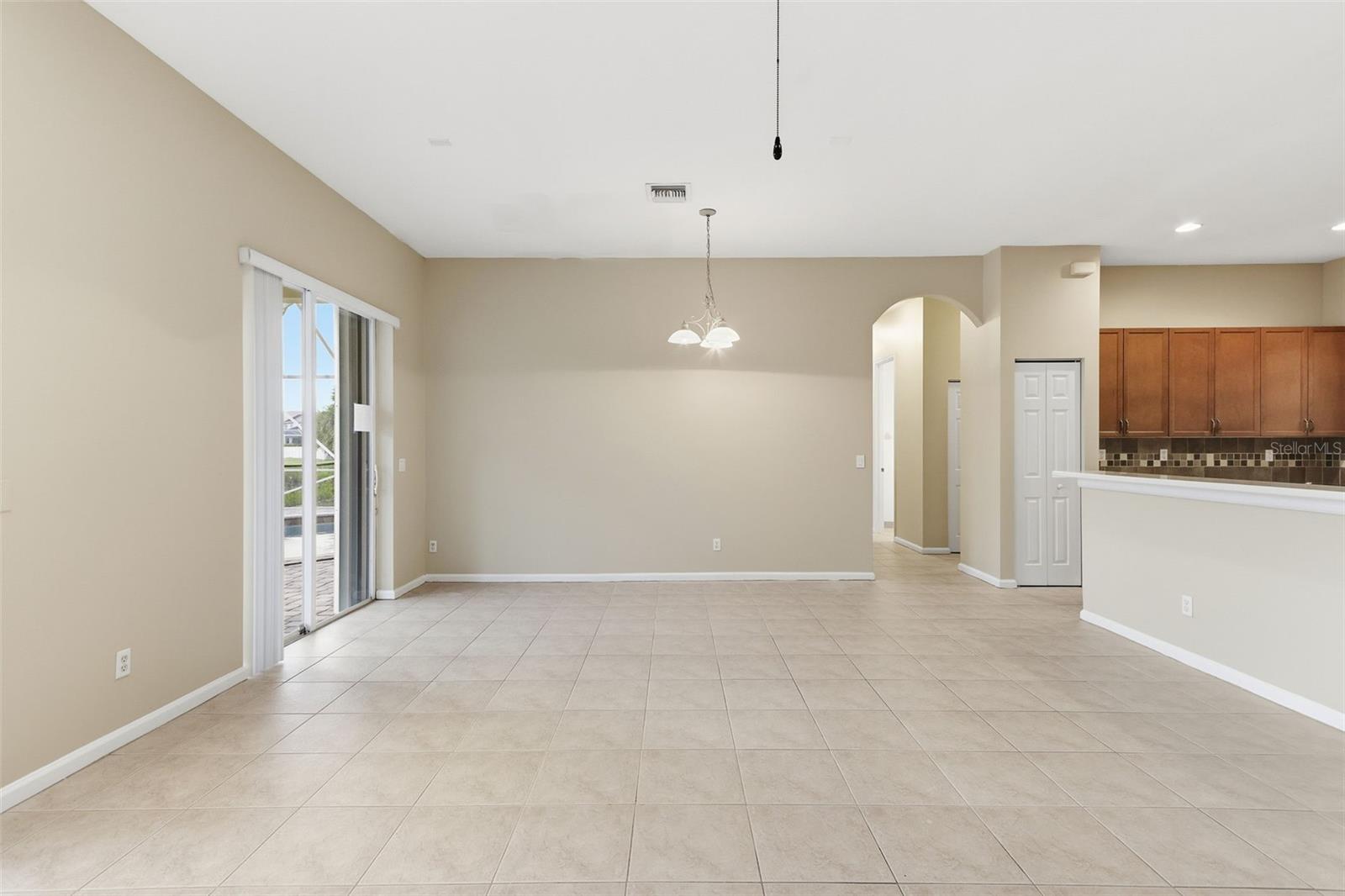 Image 7 of 44 For 9646 Savannah Estates Drive