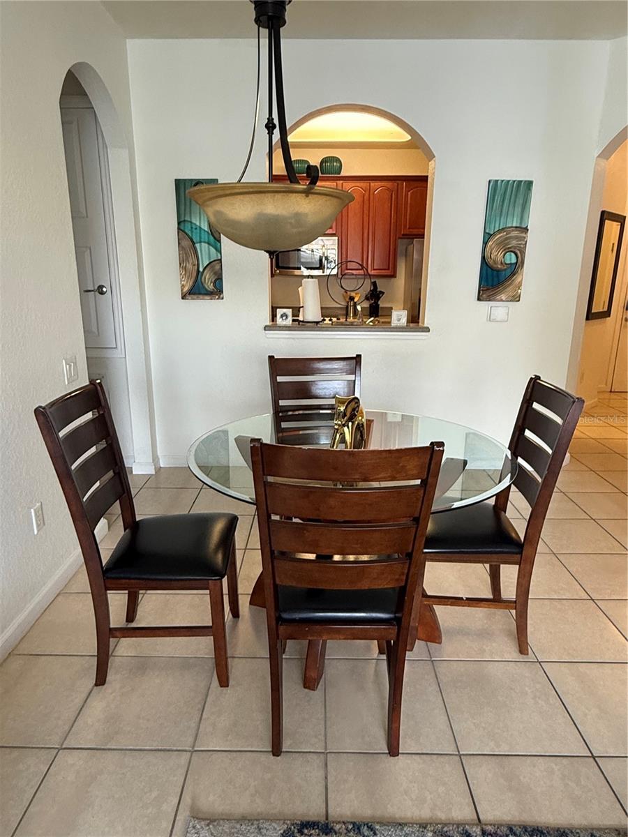 Image 5 of 18 For 4114 Breakview Drive 40202