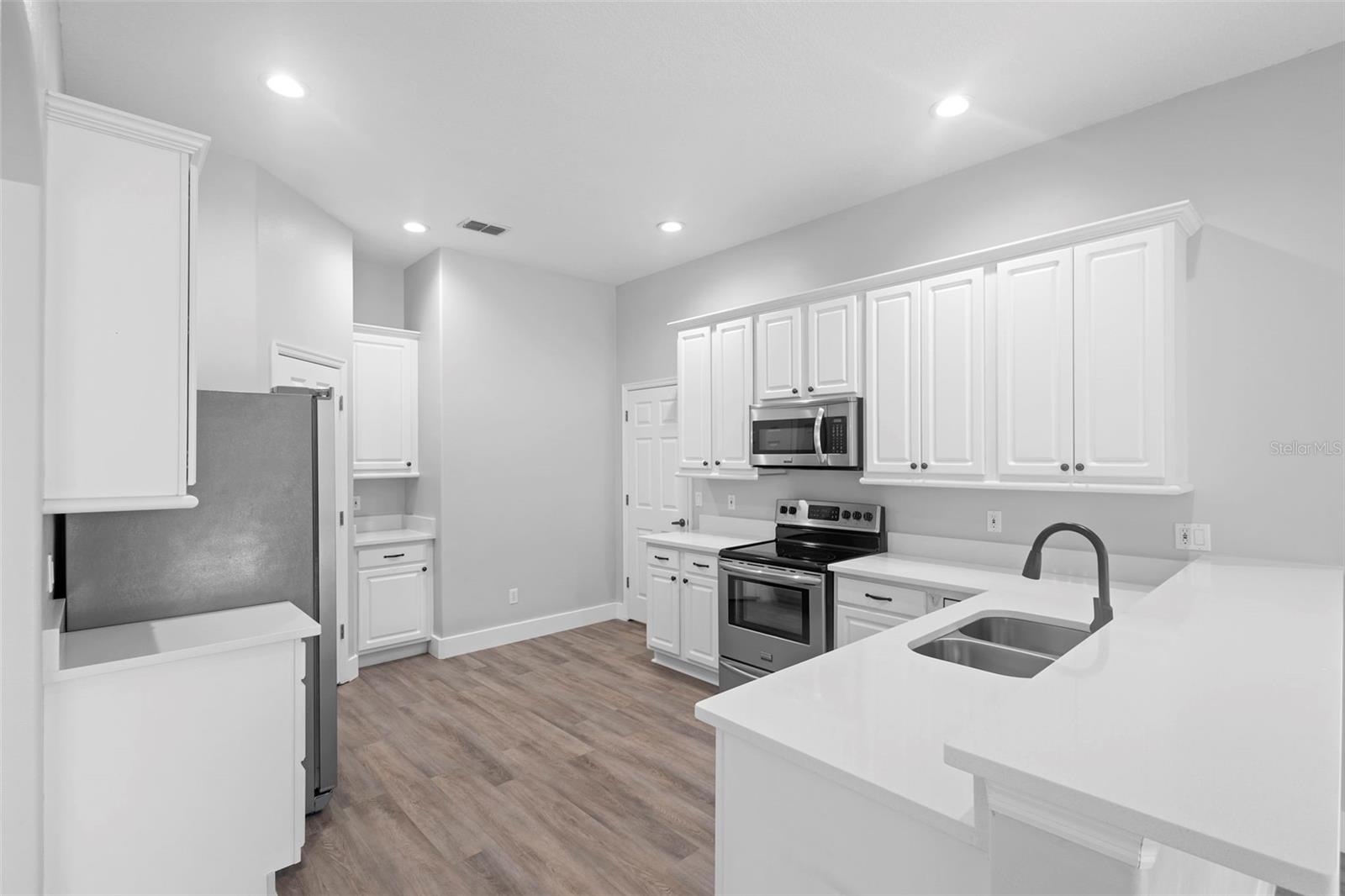 Image 17 of 69 For 6807 Sylvan Woods Drive
