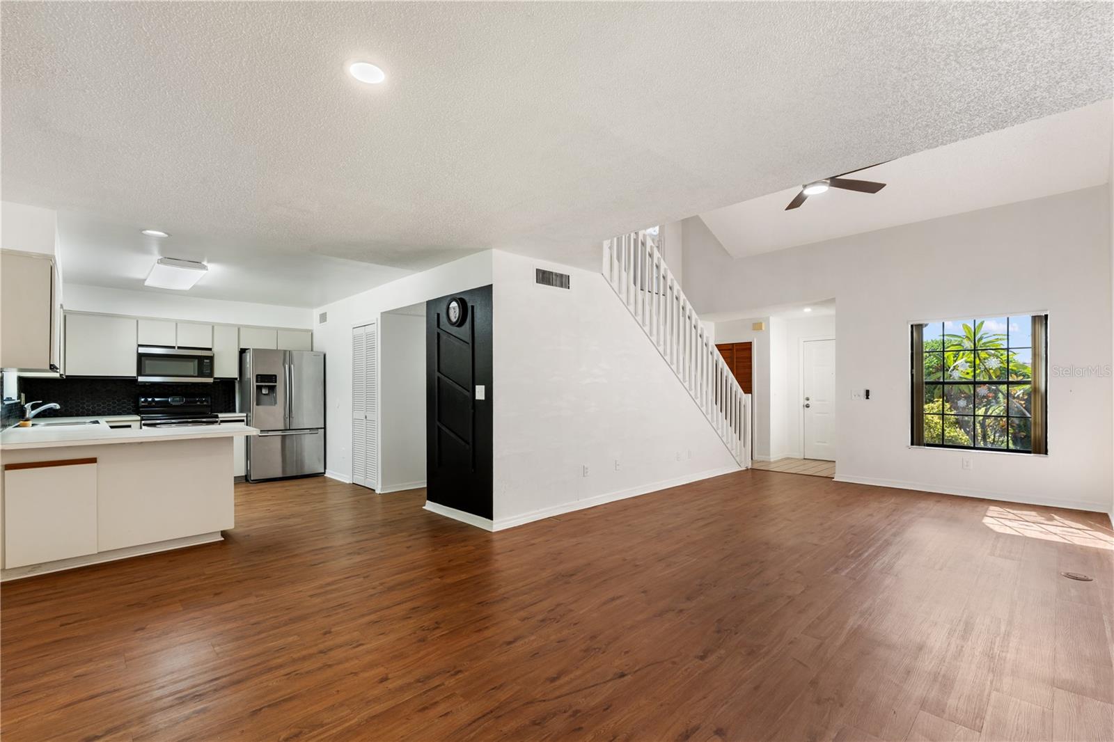 Image 5 of 22 For 2135 Balboa Way