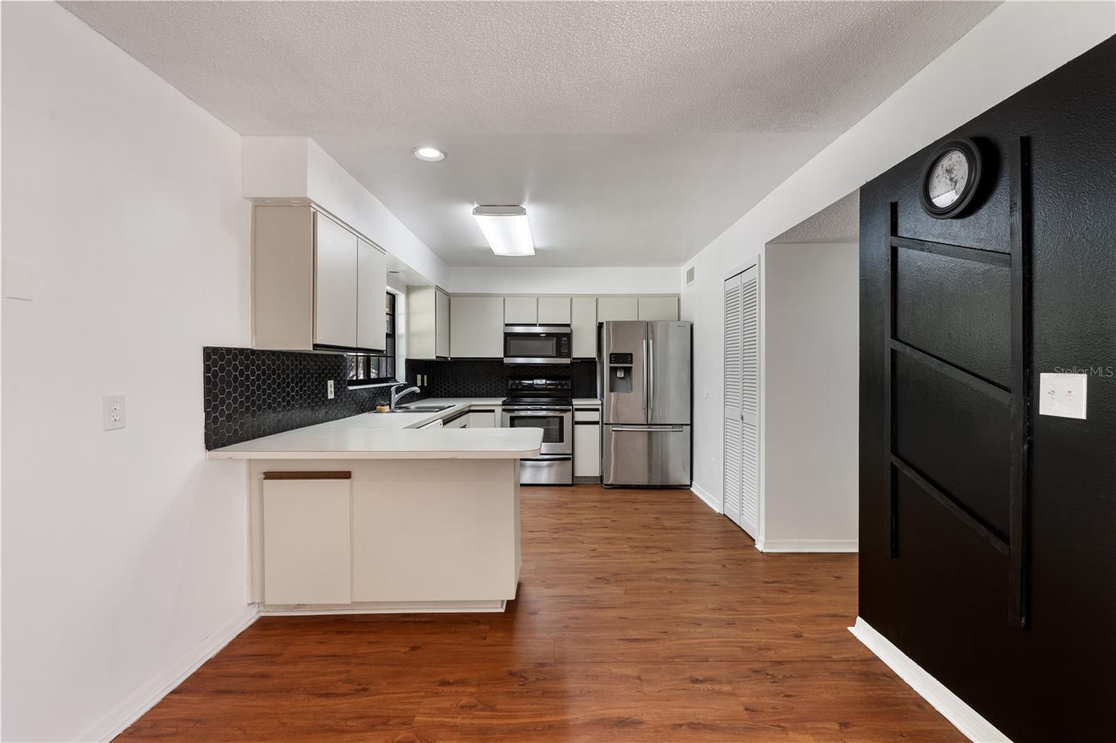 Image 6 of 22 For 2135 Balboa Way