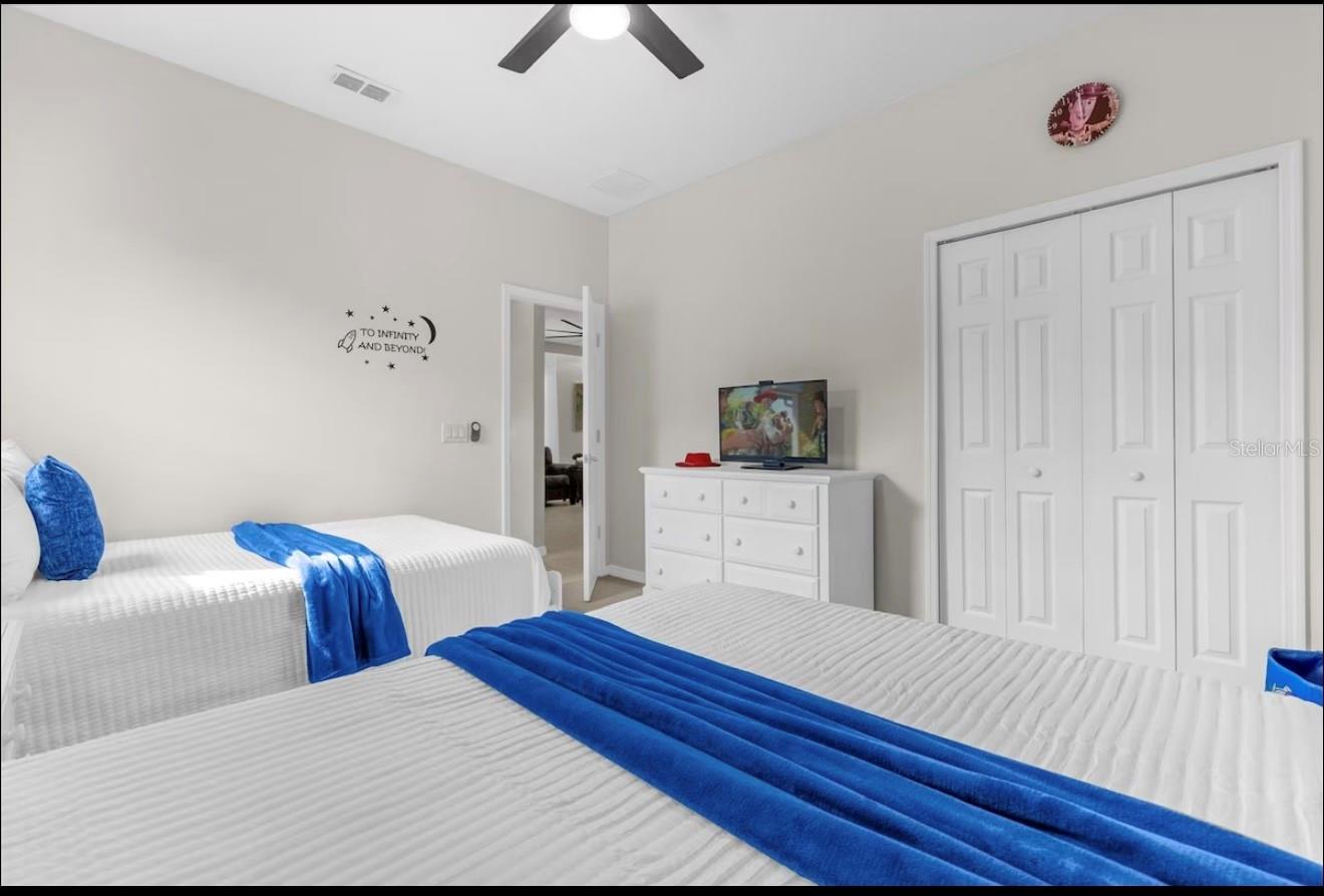 Image 18 of 74 For 4035 Oakrise Loop