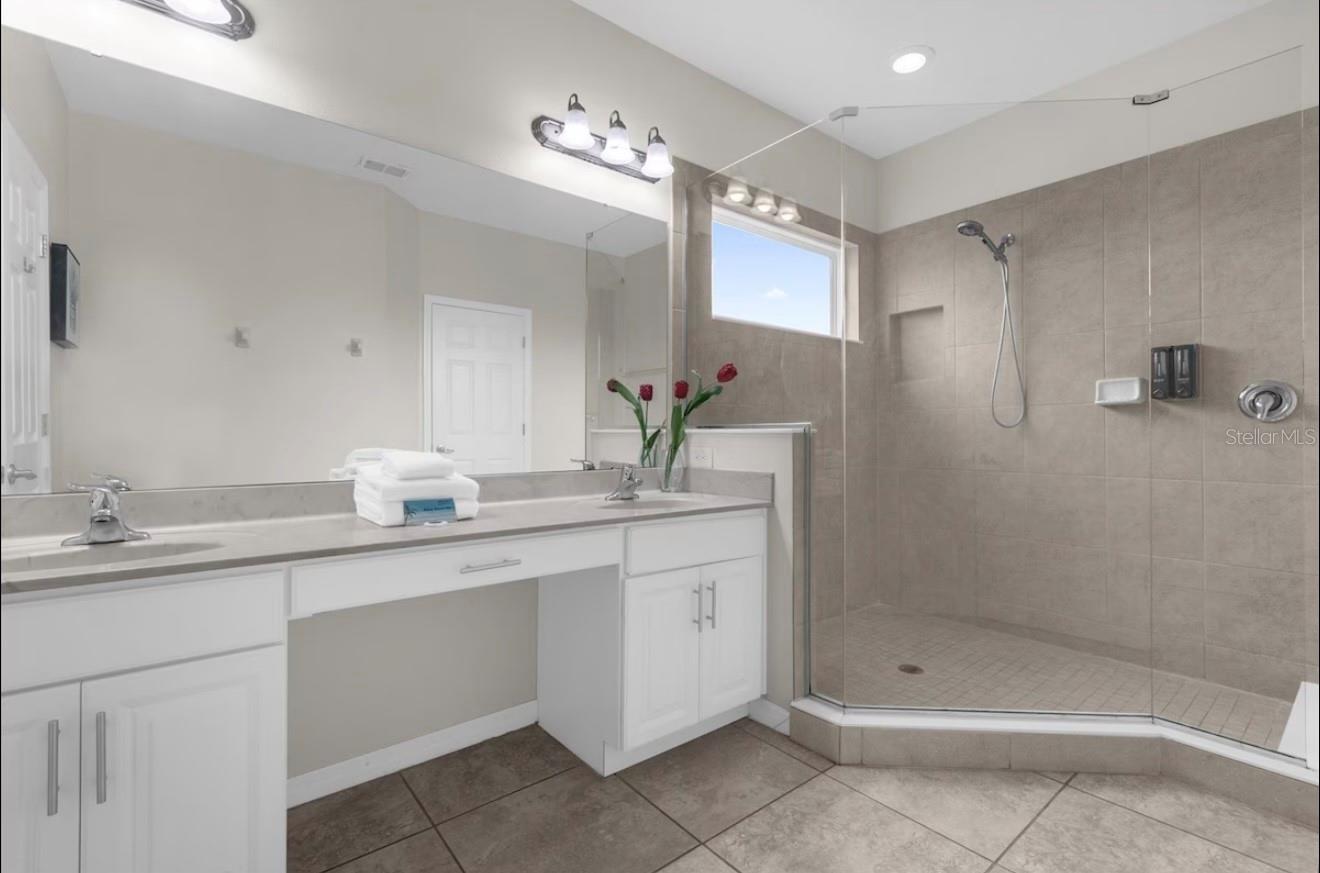 Image 33 of 74 For 4035 Oakrise Loop