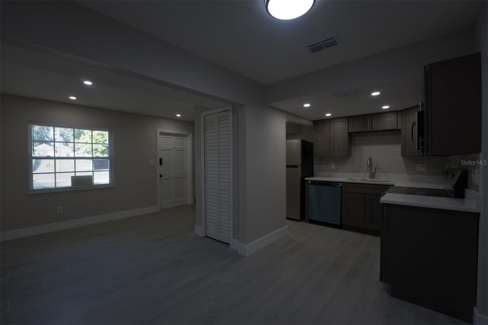 Image 7 of 13 For 810 Anderson Street