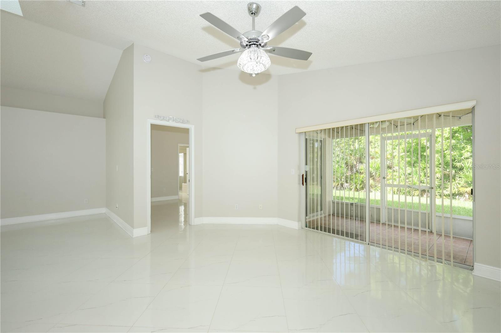 Image 11 of 40 For 456 Woodbury Pines Circle