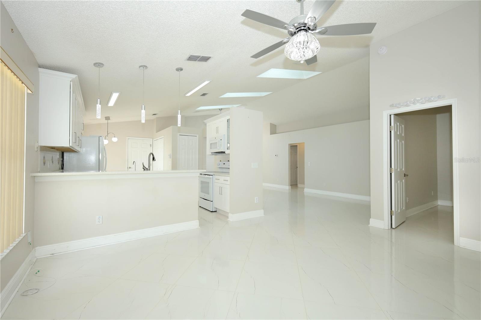 Image 12 of 40 For 456 Woodbury Pines Circle