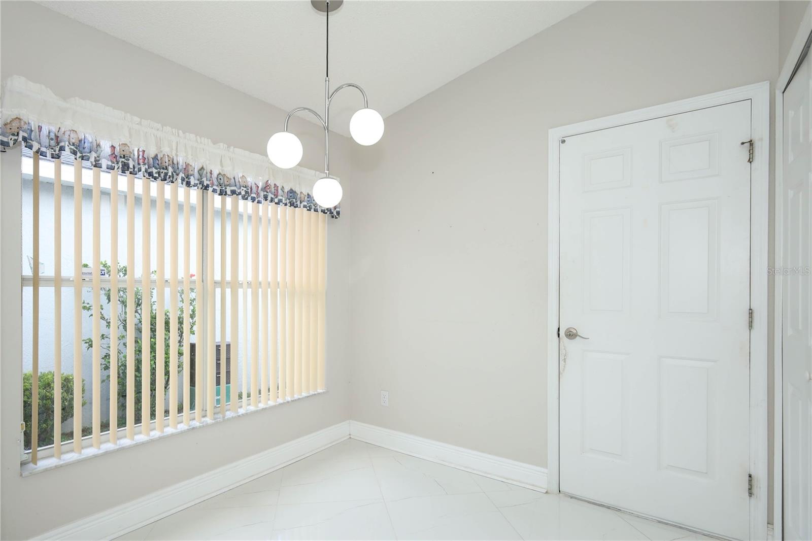 Image 17 of 40 For 456 Woodbury Pines Circle