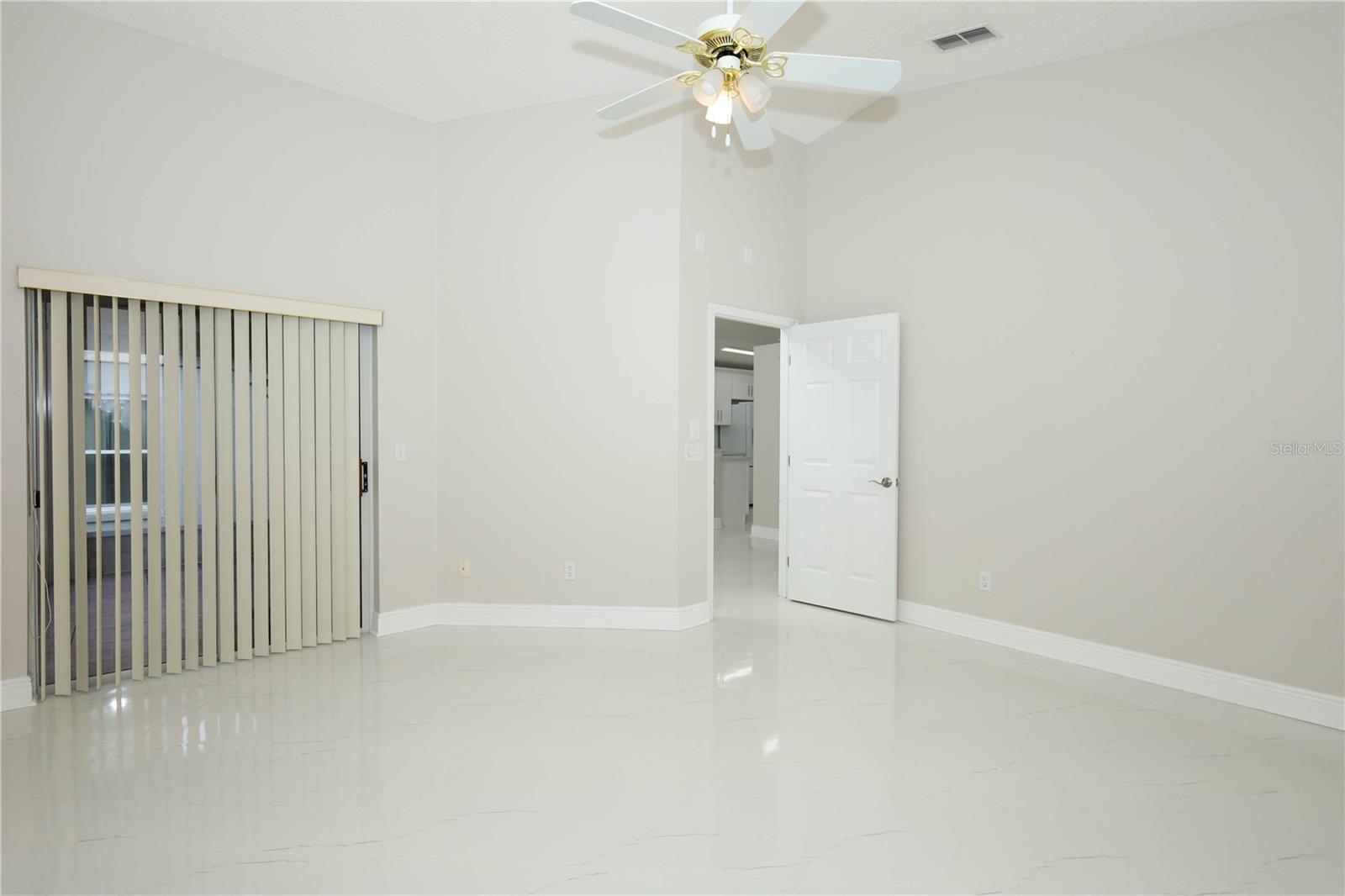 Image 20 of 40 For 456 Woodbury Pines Circle