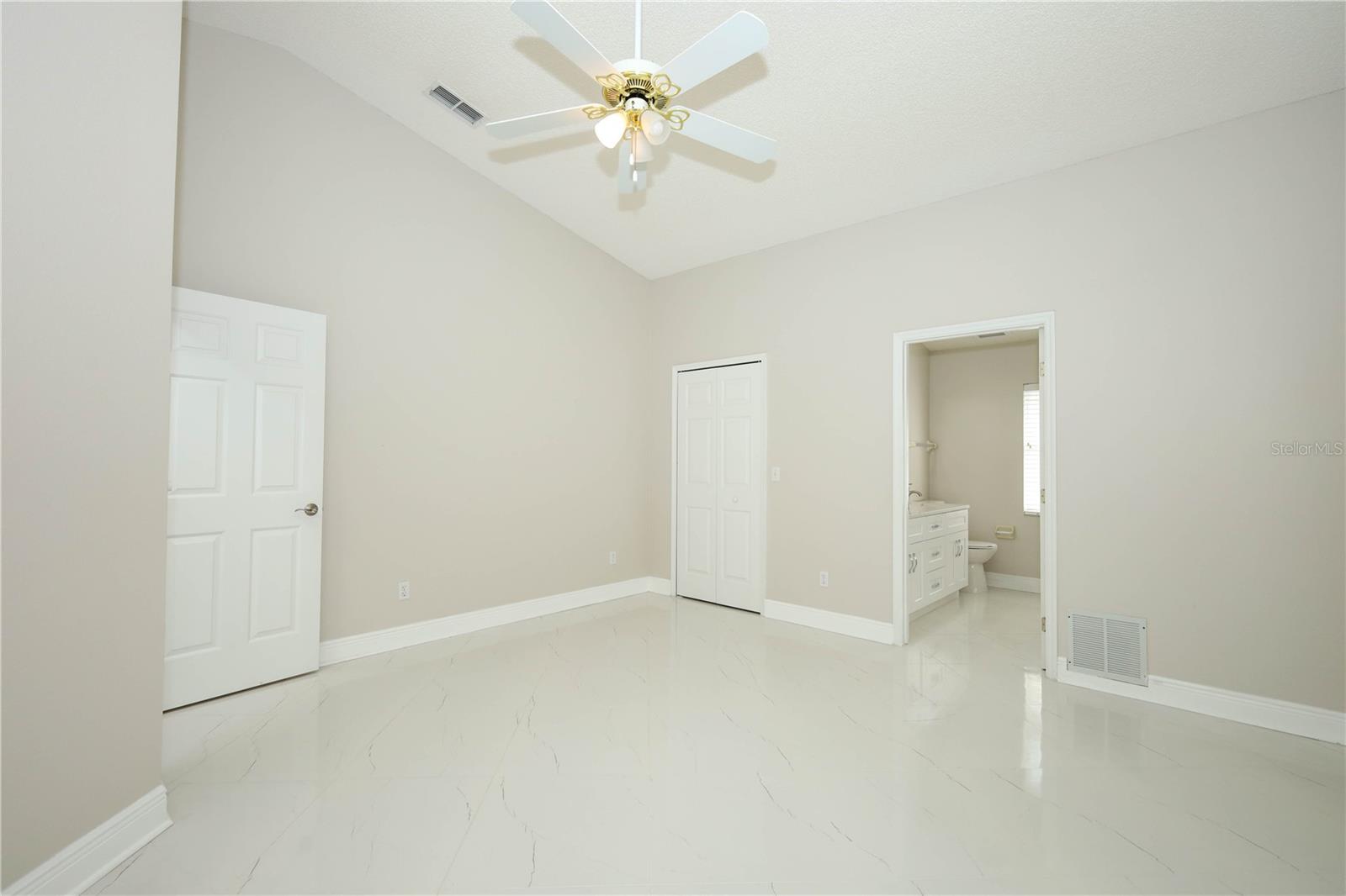 Image 21 of 40 For 456 Woodbury Pines Circle