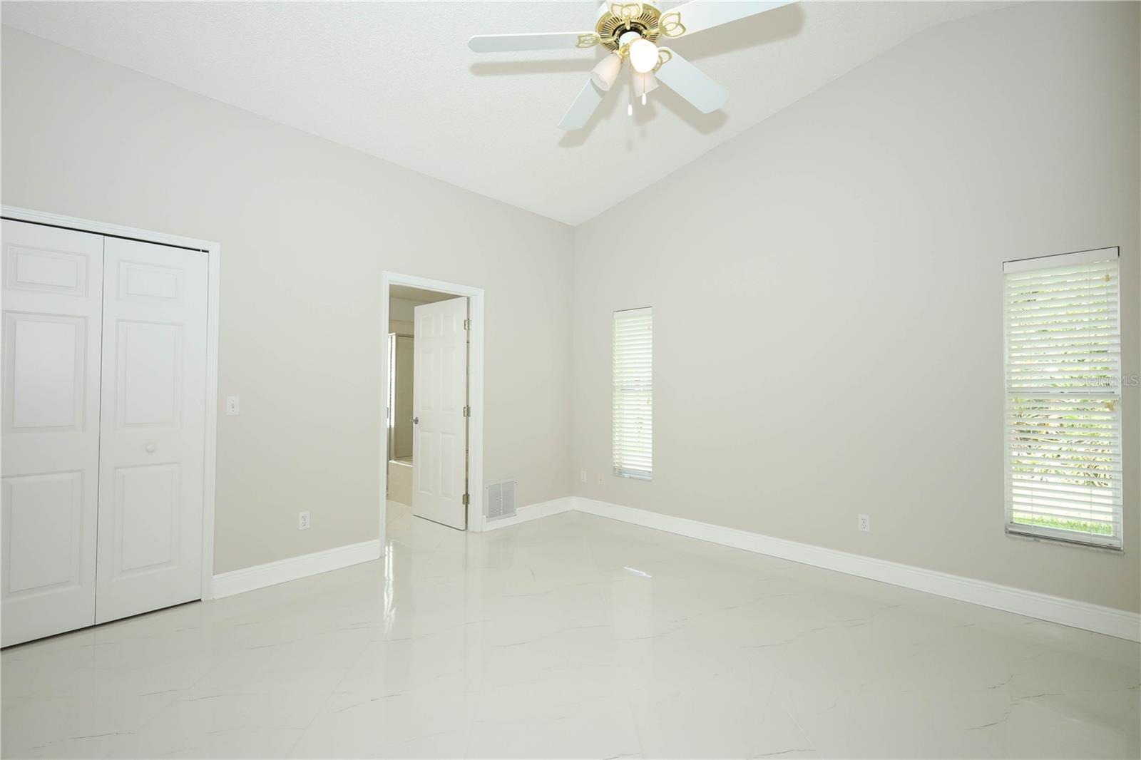 Image 23 of 40 For 456 Woodbury Pines Circle