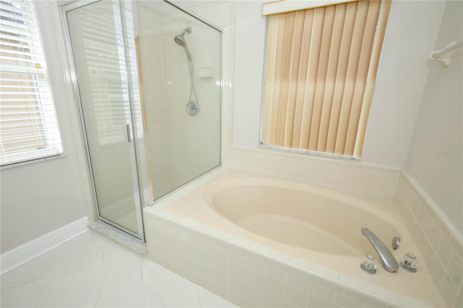 Image 26 of 40 For 456 Woodbury Pines Circle