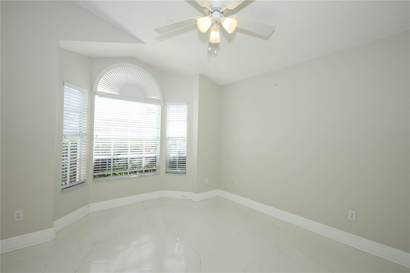 Image 27 of 40 For 456 Woodbury Pines Circle