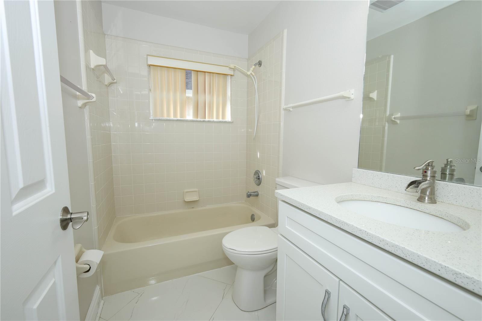 Image 29 of 40 For 456 Woodbury Pines Circle