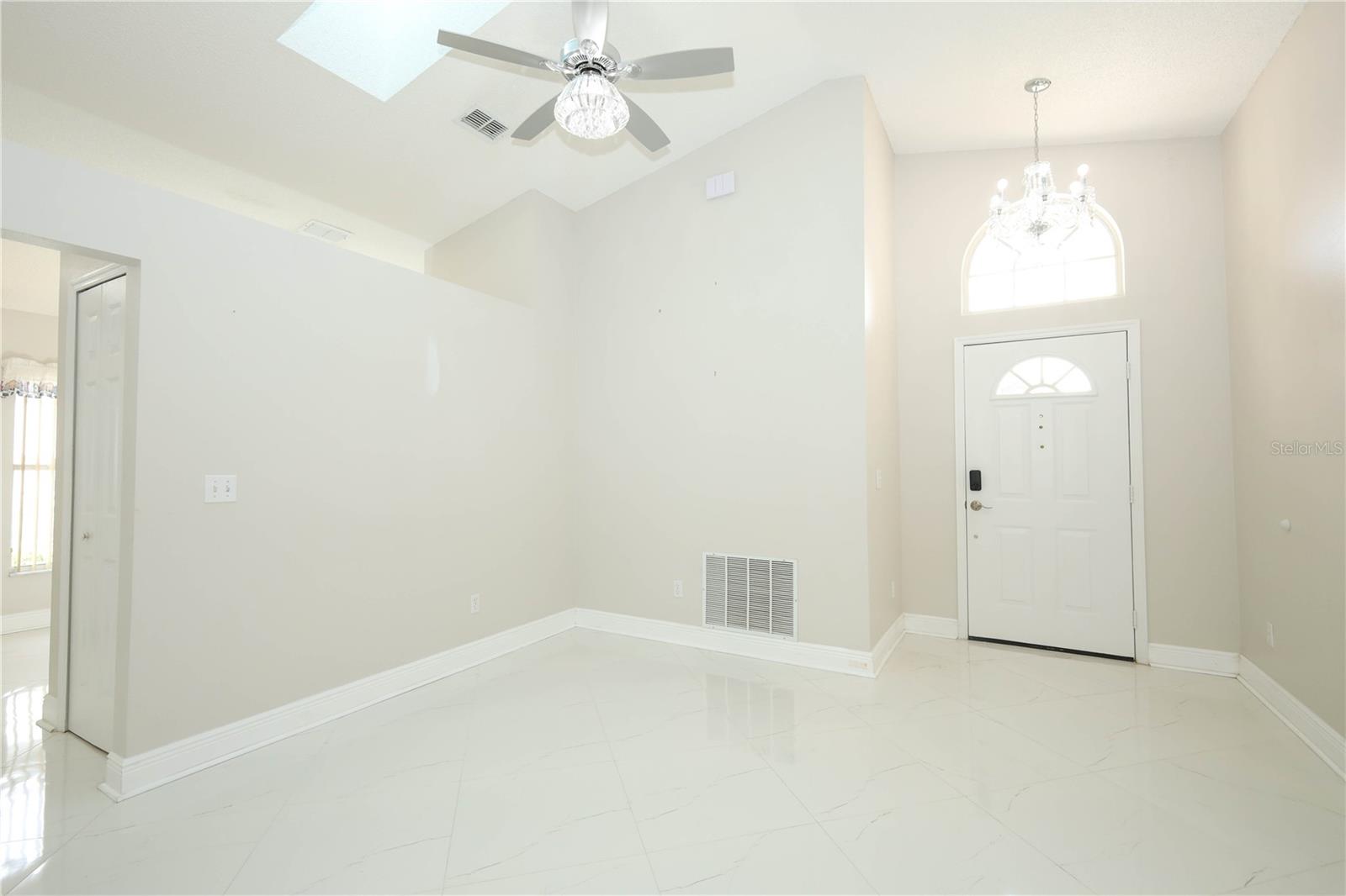 Image 5 of 40 For 456 Woodbury Pines Circle