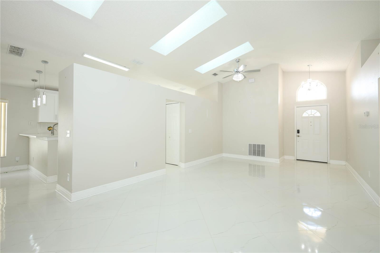 Image 6 of 40 For 456 Woodbury Pines Circle