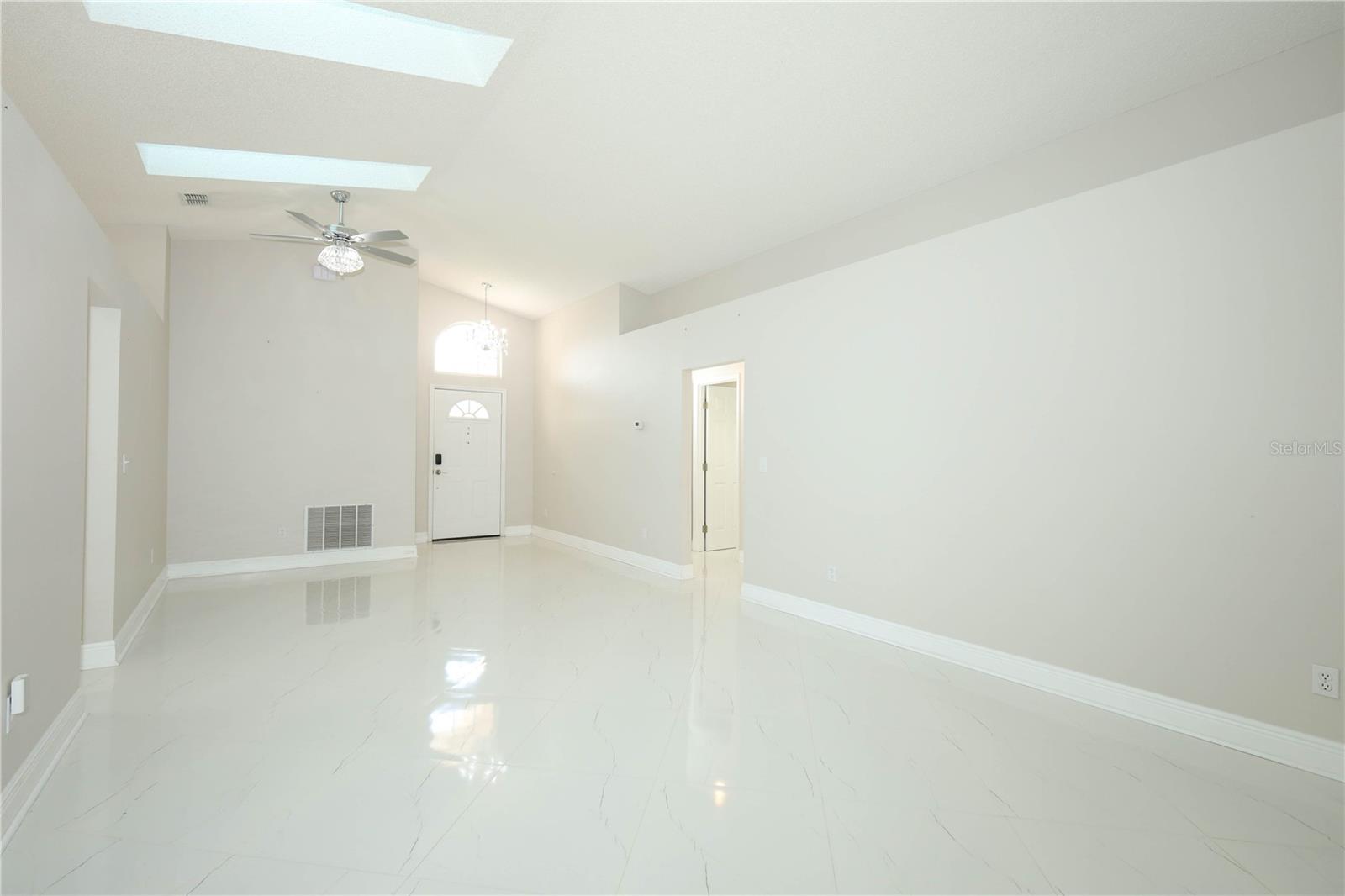 Image 7 of 40 For 456 Woodbury Pines Circle