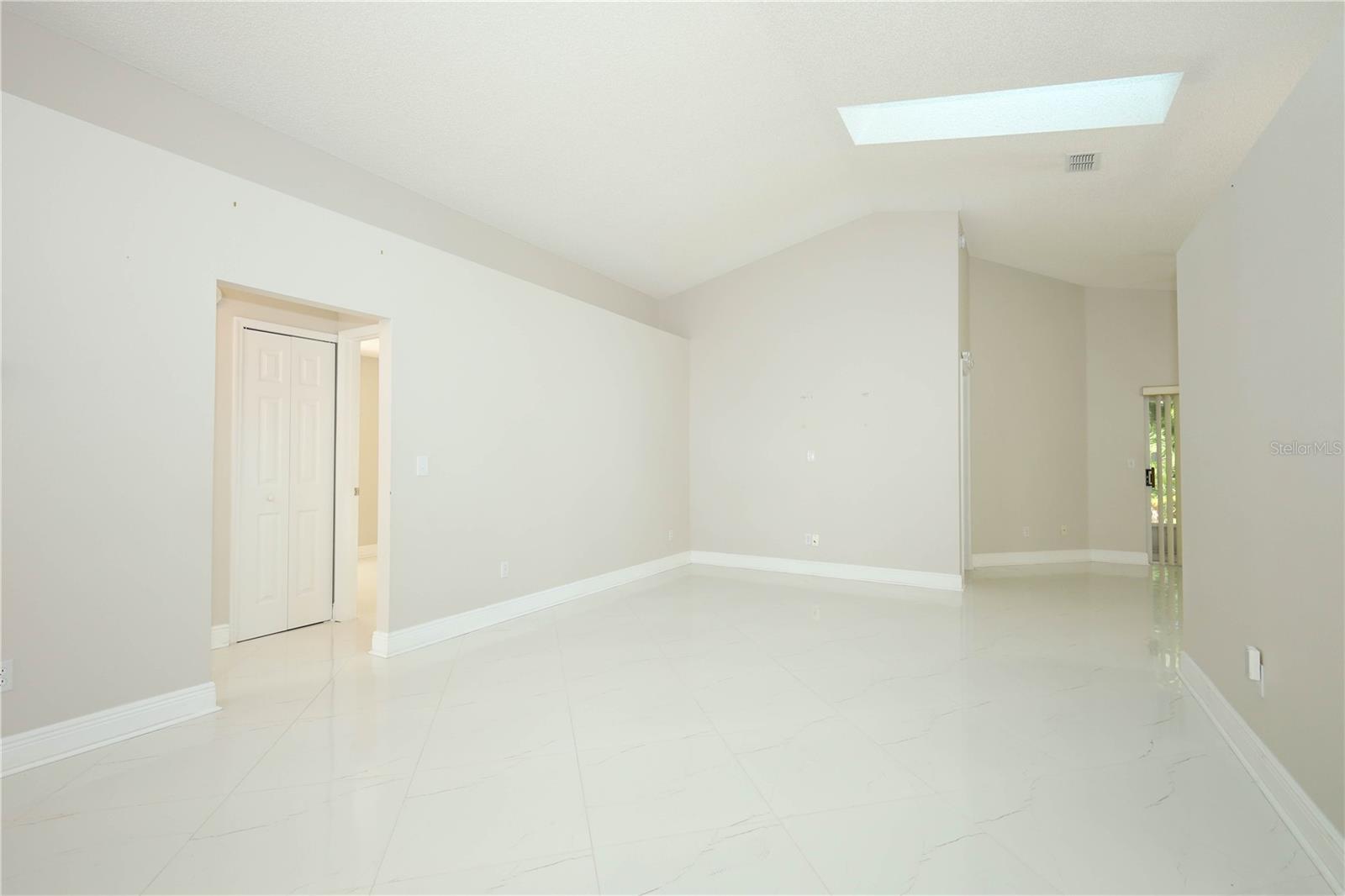 Image 8 of 40 For 456 Woodbury Pines Circle