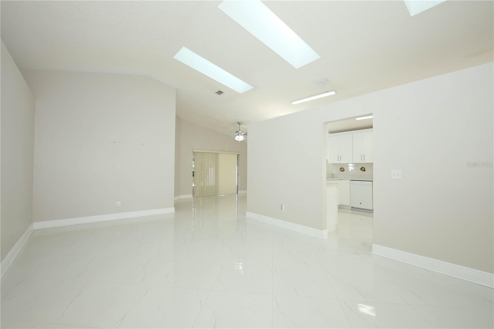 Image 9 of 40 For 456 Woodbury Pines Circle