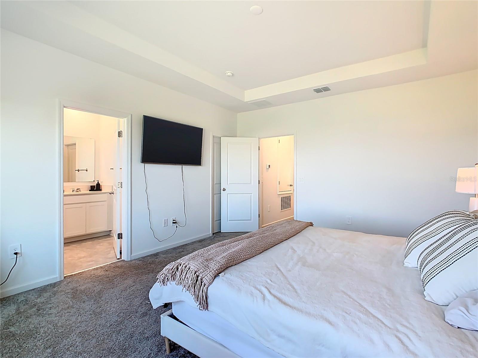 Image 32 of 55 For 3189 Laurent Loop