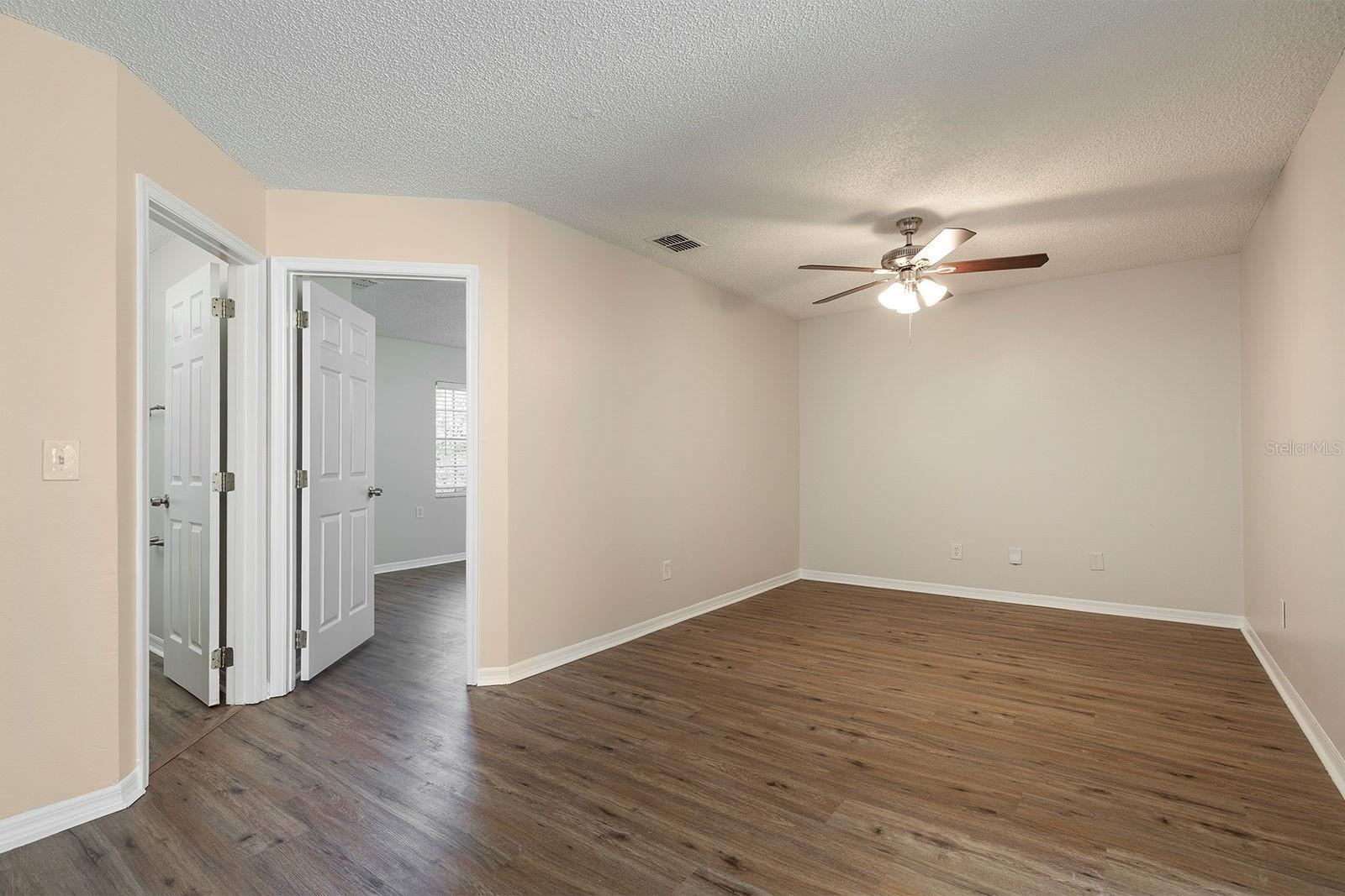 Image 16 of 29 For 4936 Bellthorn Drive