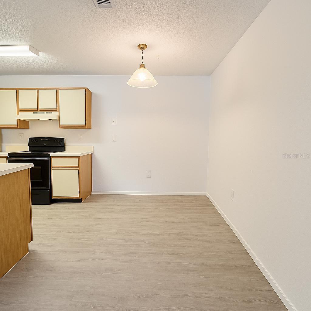 Image 4 of 11 For 974 Leeward Place 303