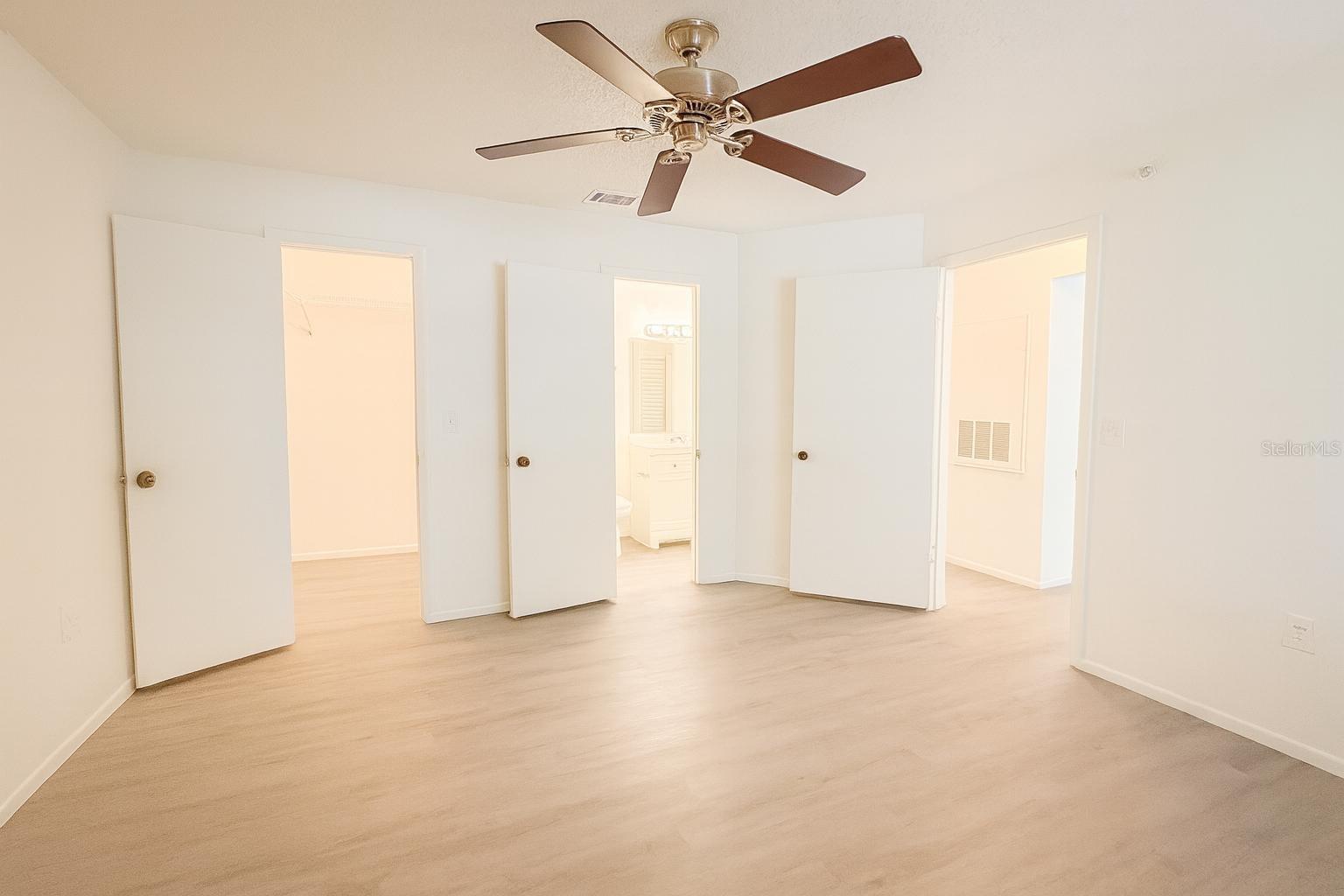 Image 7 of 11 For 974 Leeward Place 303