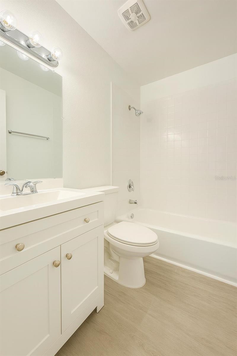 Image 8 of 11 For 974 Leeward Place 303