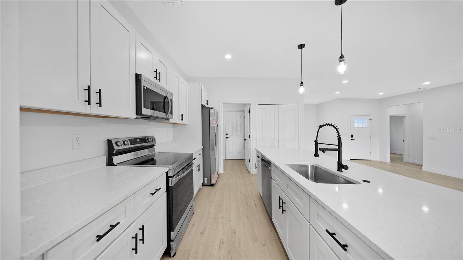 Image 10 of 37 For 4098 Sw 172nd Place