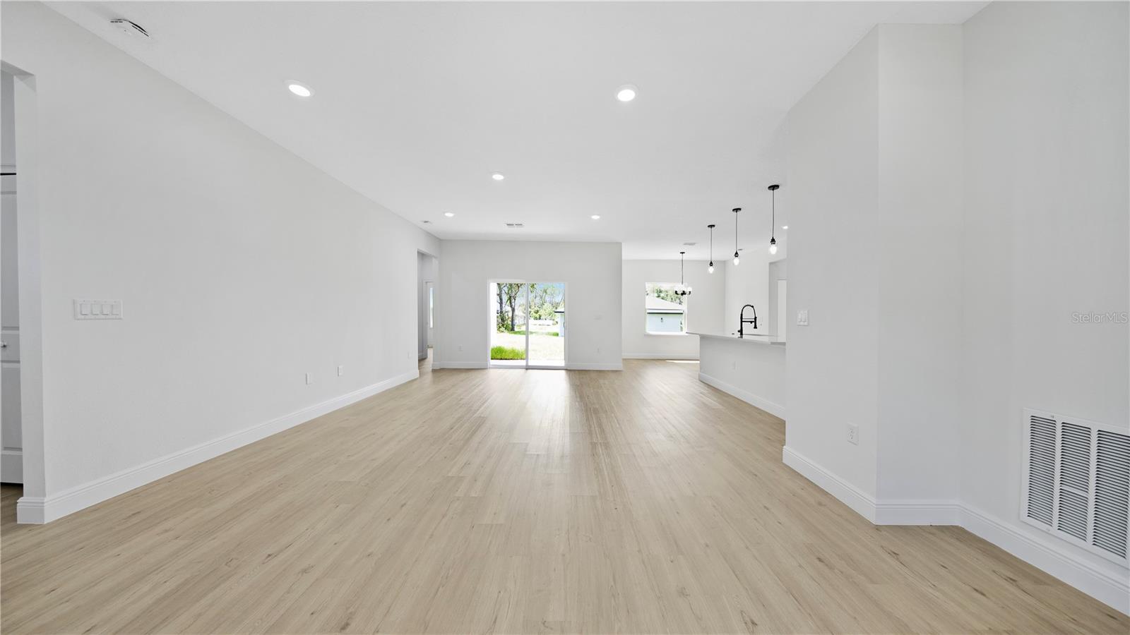 Image 3 of 37 For 4098 Sw 172nd Place