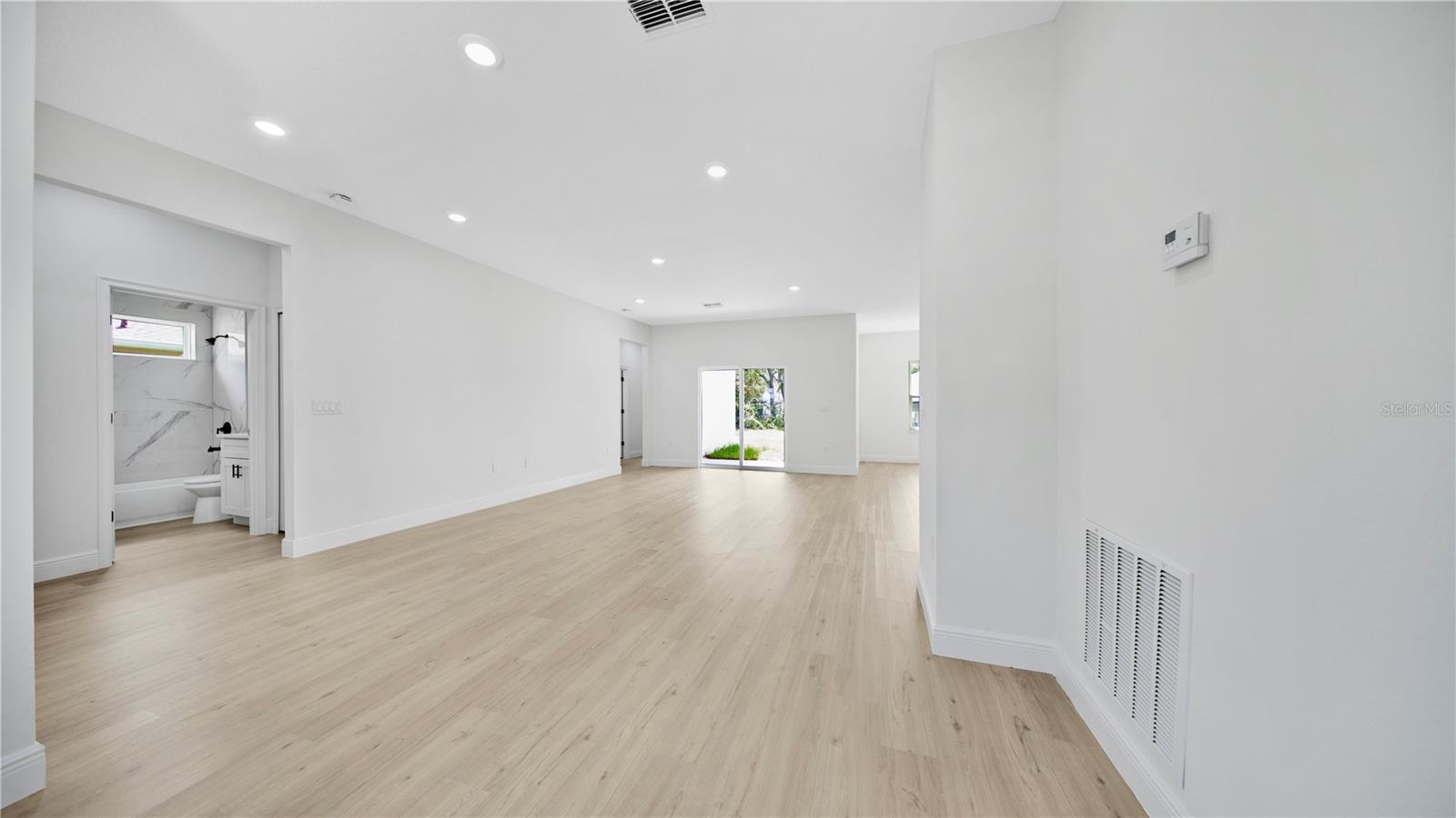 Image 4 of 37 For 4098 Sw 172nd Place