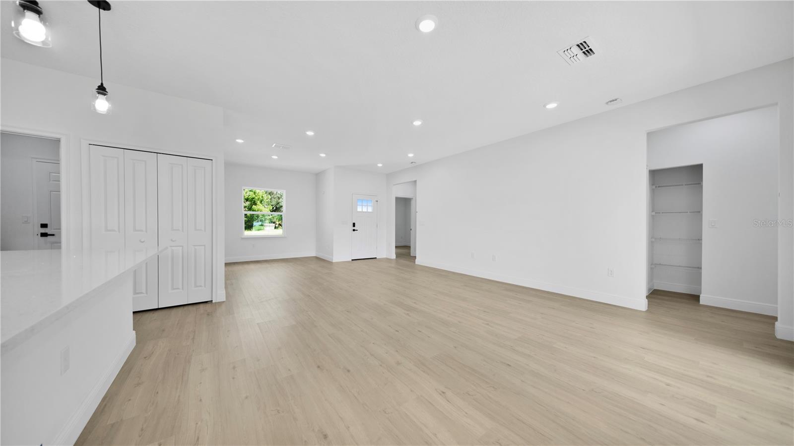 Image 6 of 37 For 4098 Sw 172nd Place