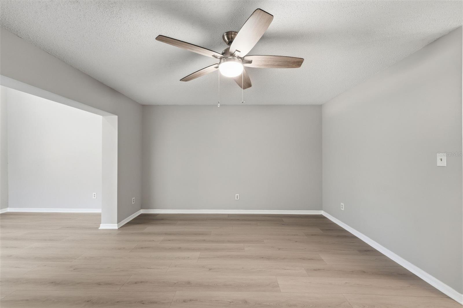 Image 11 of 34 For 525 Oak Haven Drive