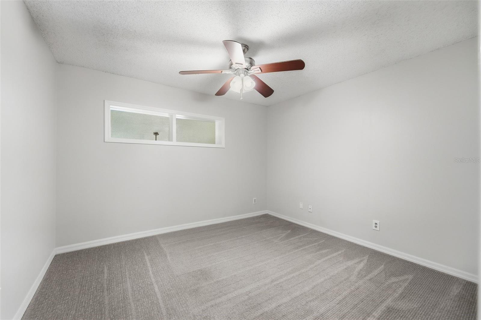 Image 21 of 34 For 525 Oak Haven Drive