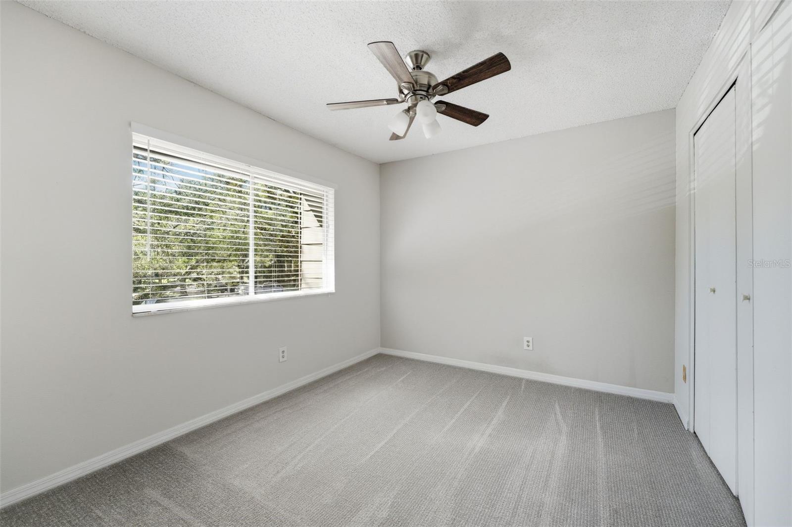 Image 22 of 34 For 525 Oak Haven Drive