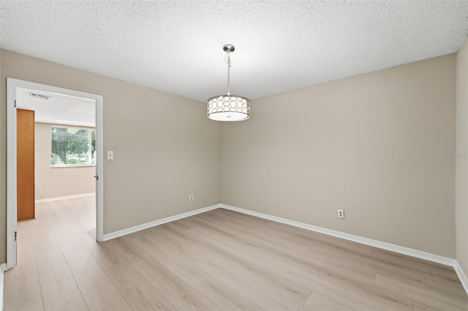 Image 6 of 34 For 525 Oak Haven Drive