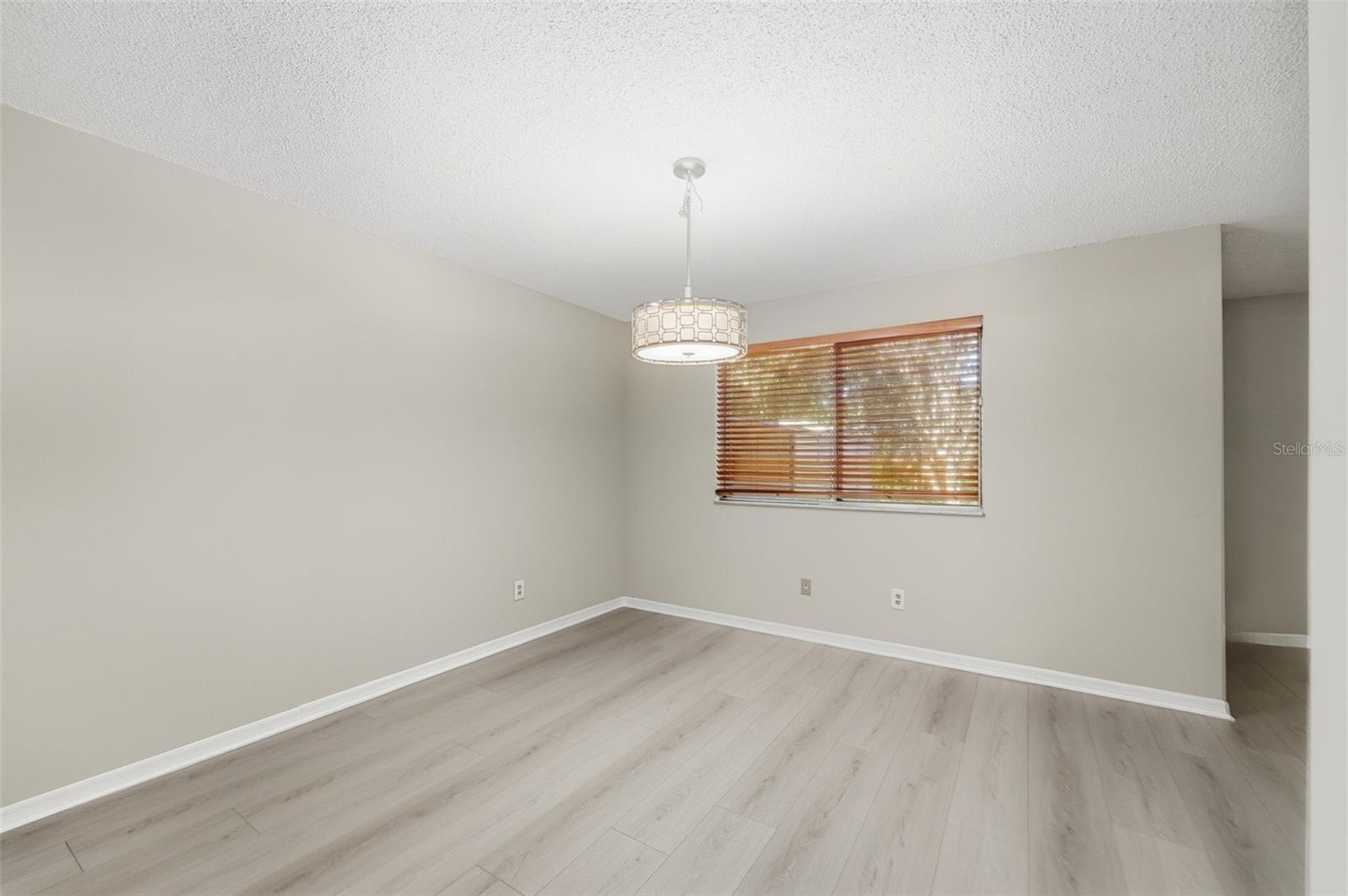 Image 7 of 34 For 525 Oak Haven Drive