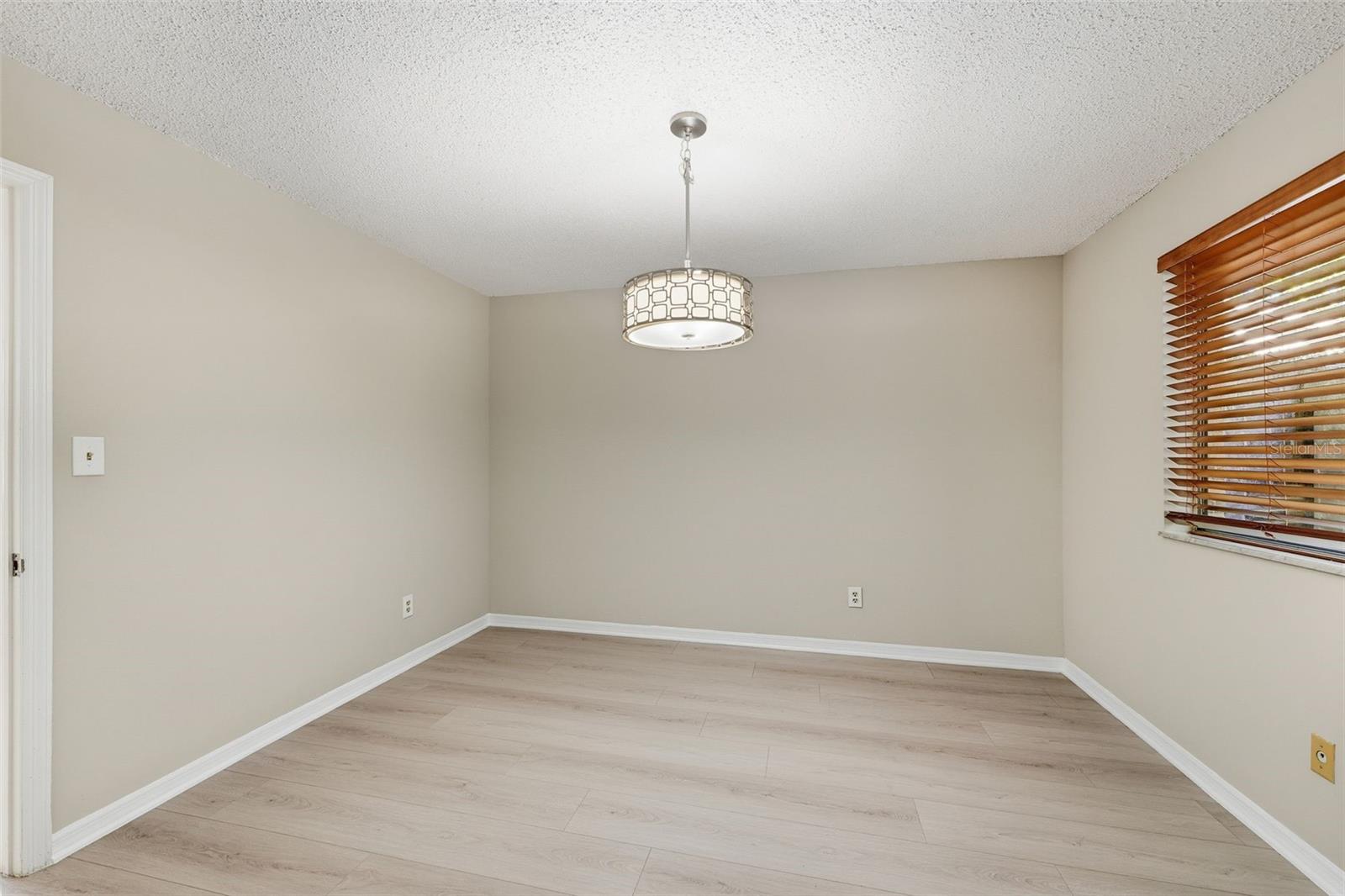 Image 9 of 34 For 525 Oak Haven Drive