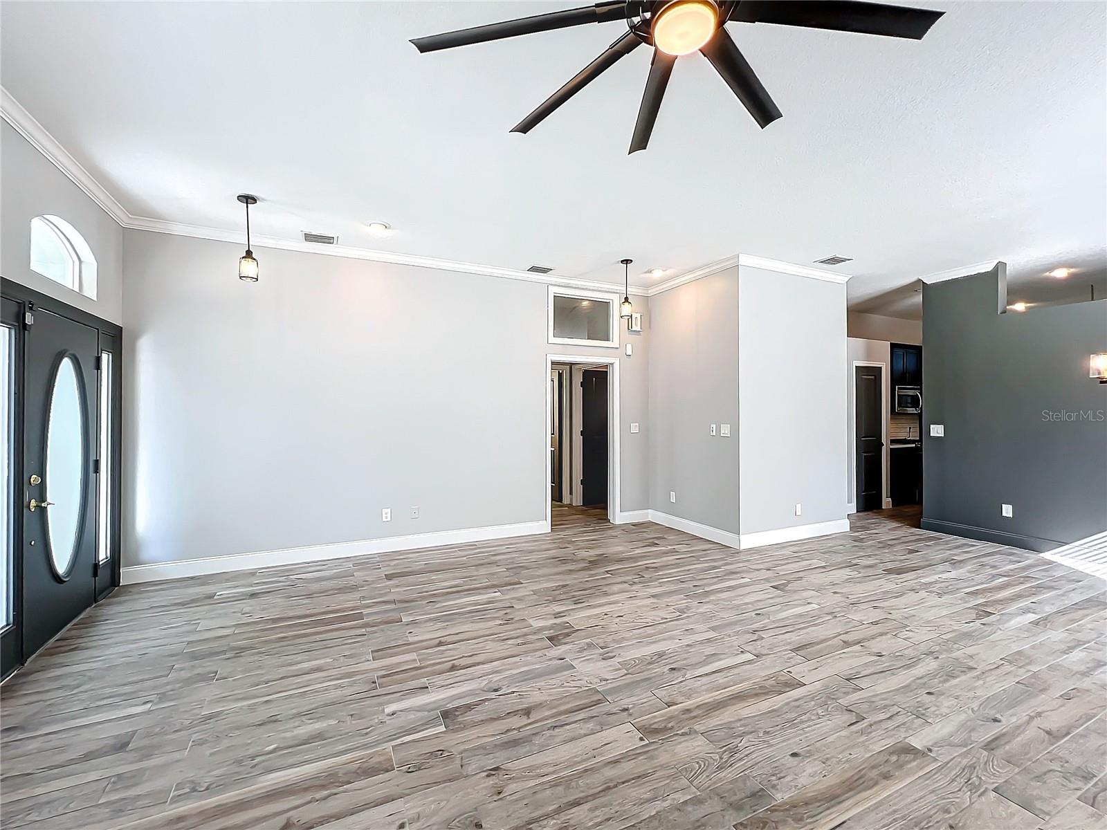 Image 10 of 88 For 427 Summerlin Avenue