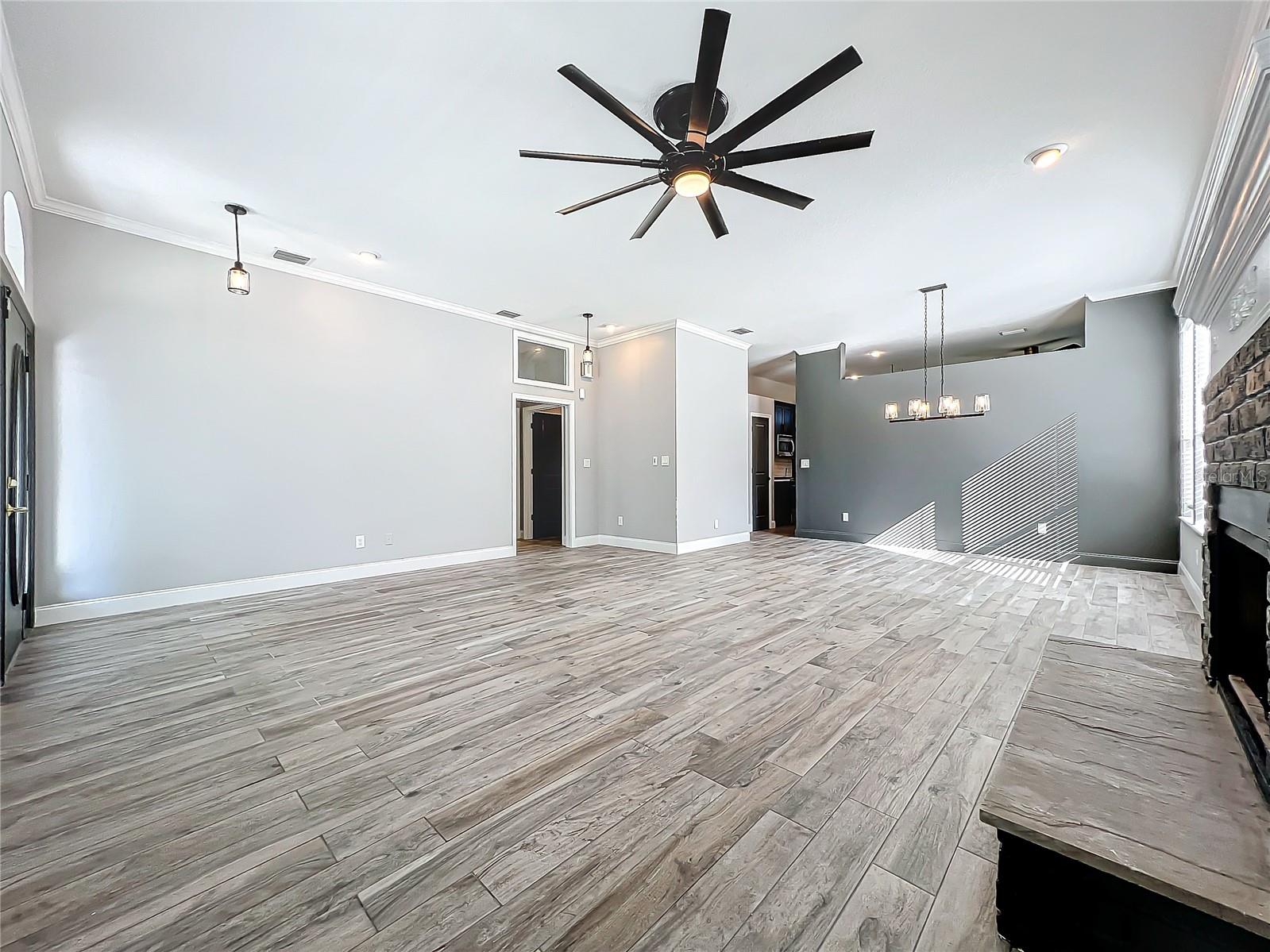 Image 11 of 88 For 427 Summerlin Avenue